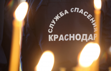 Сотрудники службы спасения приняли участие в молебне перед иконой «Неопалимая Купина»