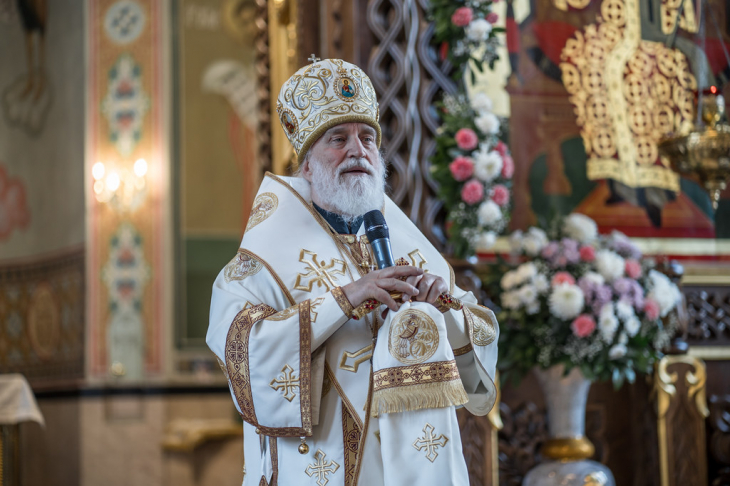 Владыка Павел Литургия (2).jpg