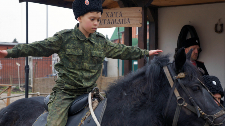 Бекетов в храме и казаки (17).JPG